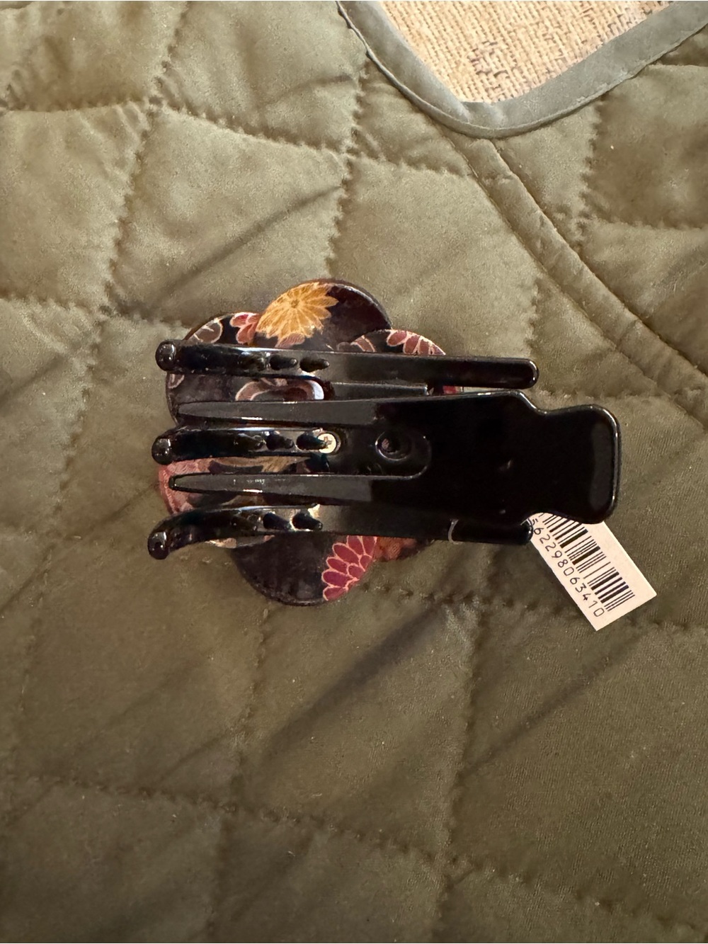 COCOLUCK Floral Camellia Hair Clip in Black and Red - Picture 4 of 6
